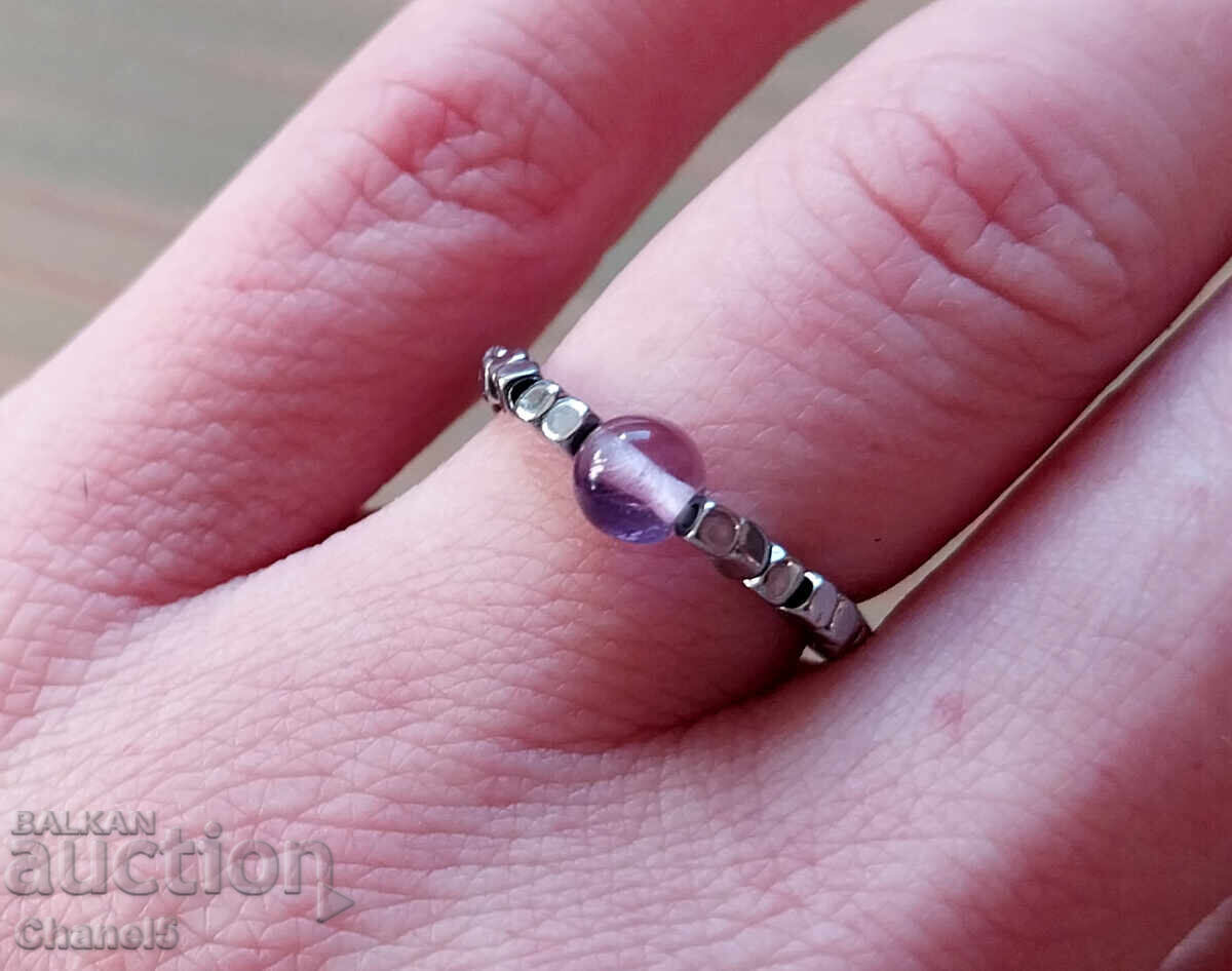 Доставка на НЕЖЕН ПРЪСТЕН С ЕСТЕСТВЕН АМЕТИСТ И СТОМАНА (950)