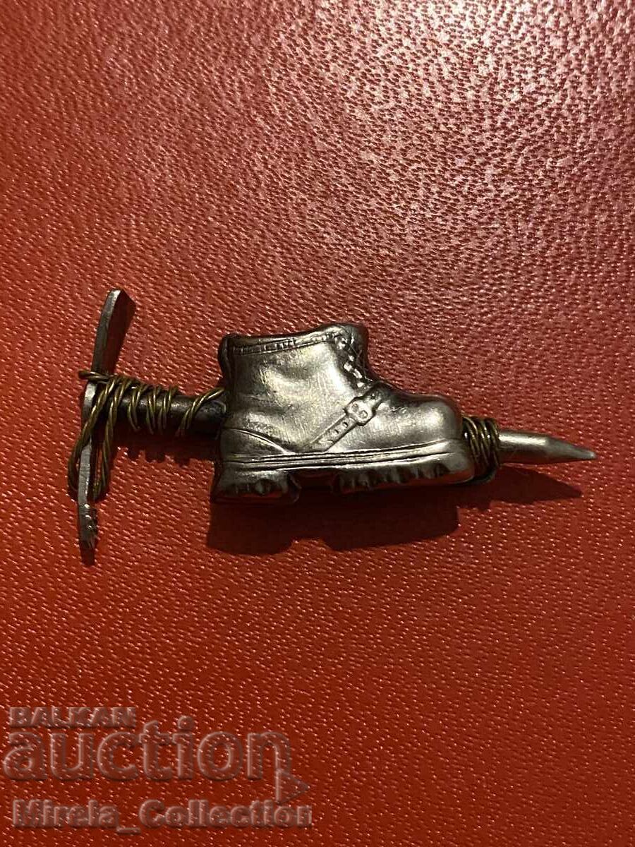 Δημοπρασία Σοσιαλιστικό τουριστικό σήμα, αξίνα και παπούτσι, BTS (BTA)