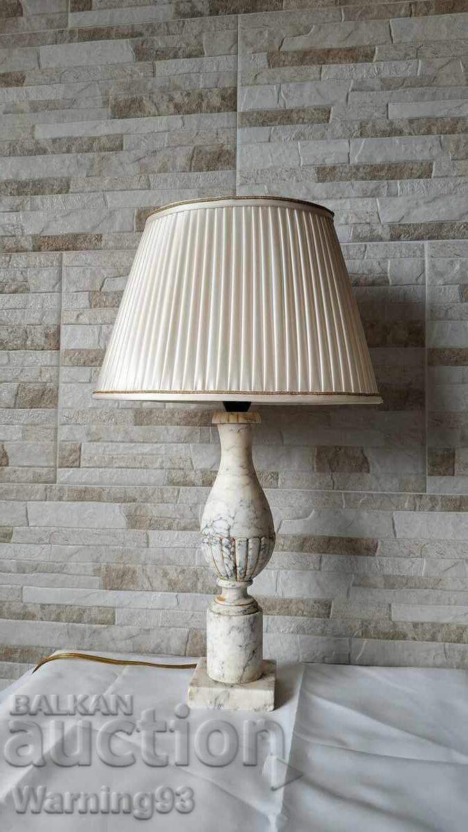 Lampă veche de marmură - veioză - Antic cu preț € 63.00 | 123.22 BGN