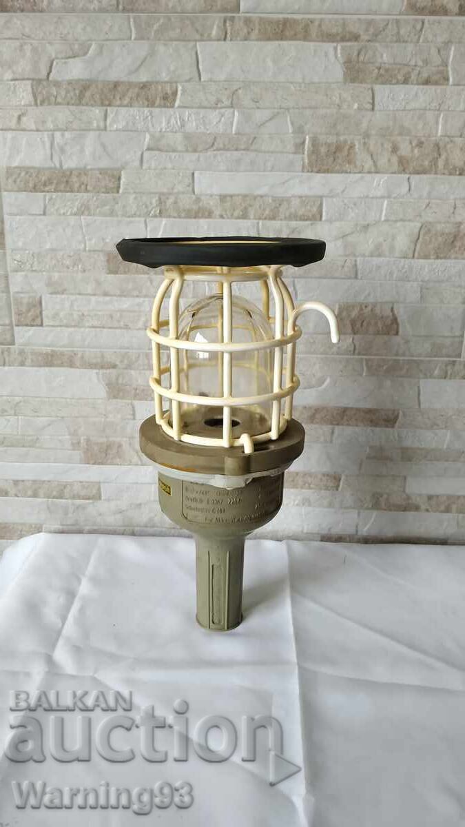 Lampă industrială mobilă (rezistentă la umiditate și explozie) cu preț € 46.00 | 89.97 BGN