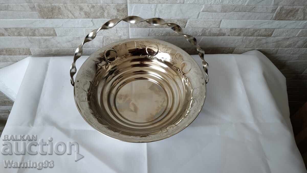 Παράδοση Μεταλλική φρουτιέρα / ταψί από το κοινωνικό δίκτυο - ΝΕΟ