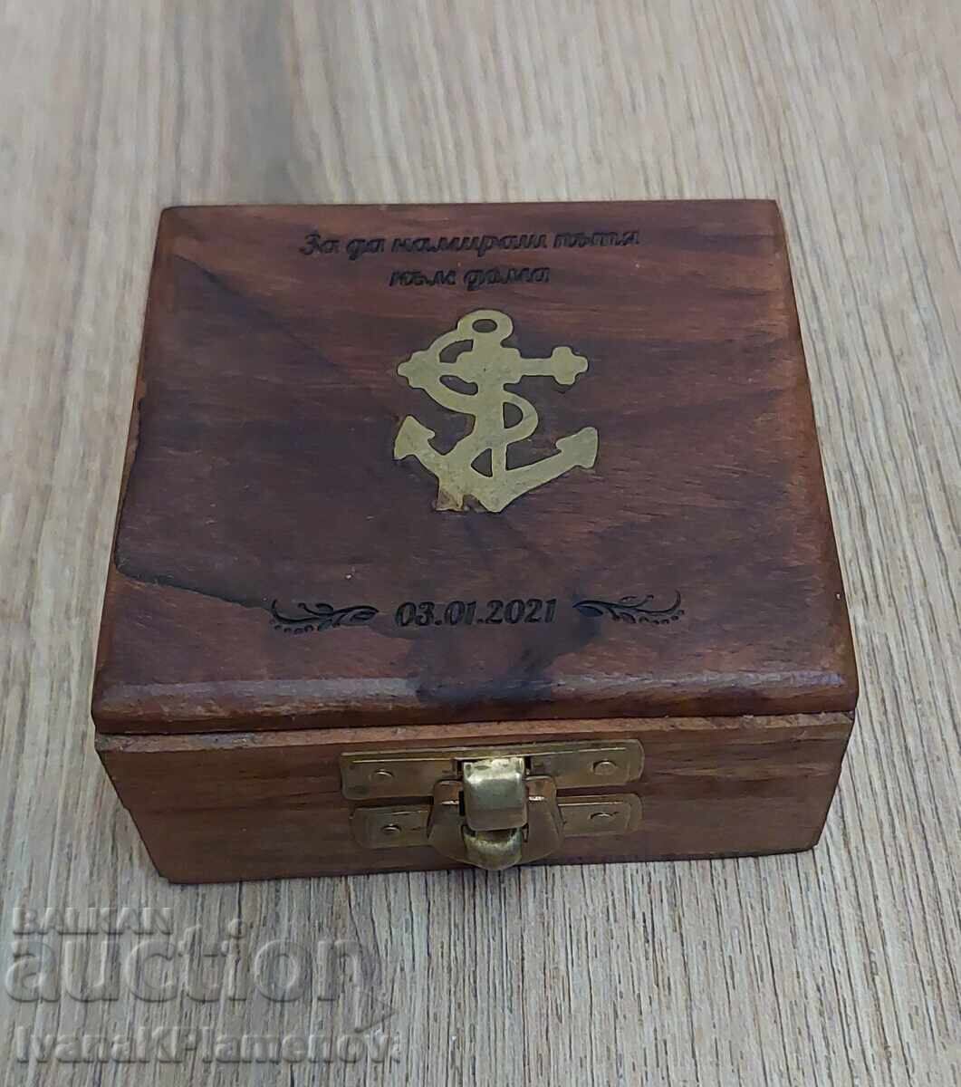 Δημοπρασία Ξύλινο κουτί με ορειχάλκινα εξαρτήματα για γνώστες