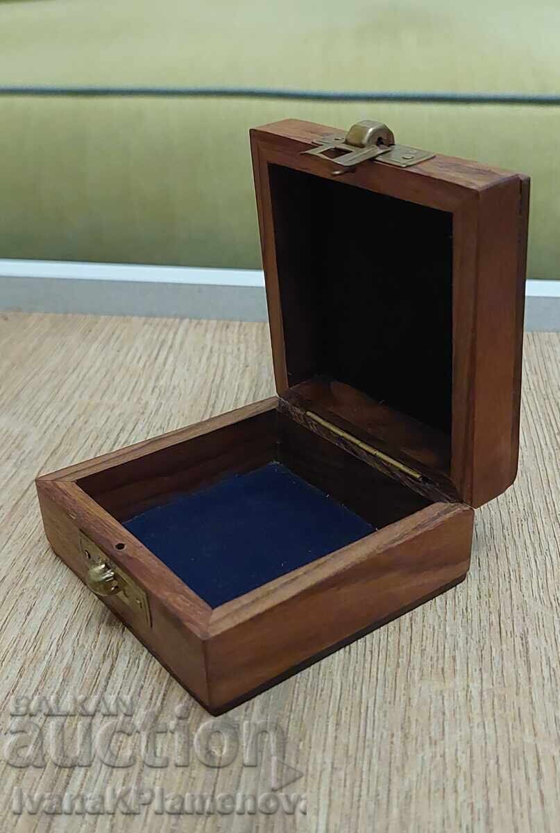 Wooden box with brass fittings for connoisseurs - 5 Wooden box with brass fittings for connoisseurs - 5