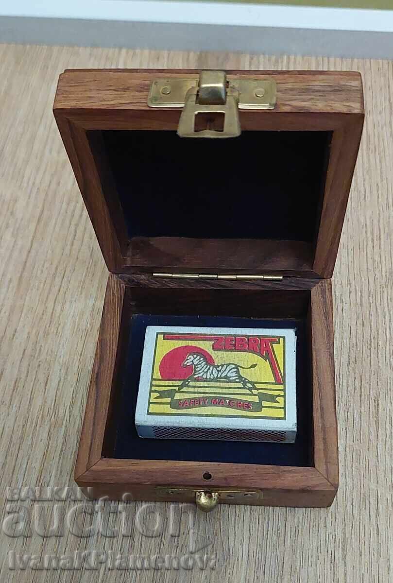 Wooden box with brass fittings for connoisseurs - 6 Wooden box with brass fittings for connoisseurs - 6