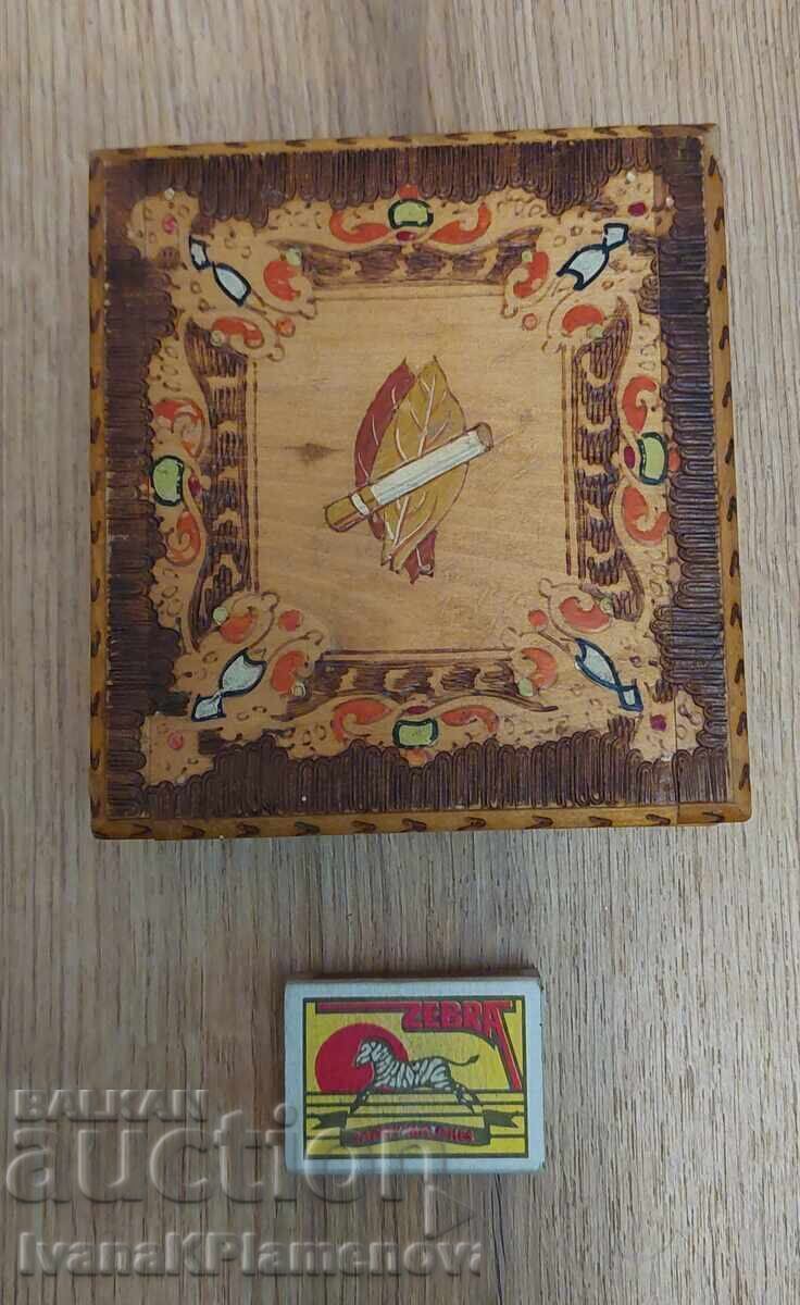 Pyrographed wooden box for collectors - 5