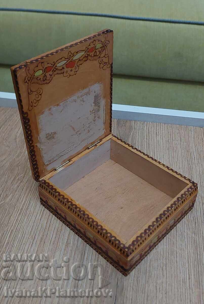 Pyrographed wooden box for collectors - 6