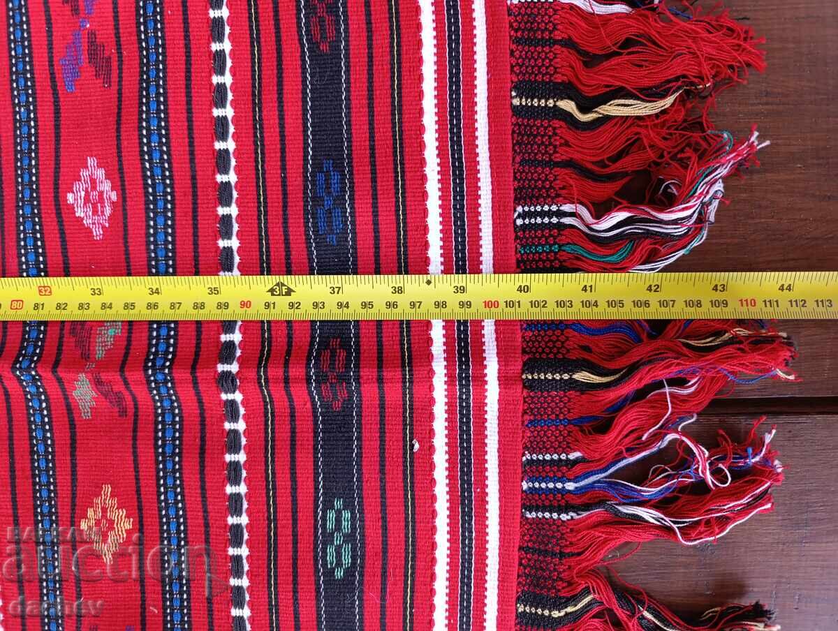 Veche COPERTĂ MARE Țesută Brodată Carouri Mehana - CA NOUĂ! cu preț 100.00 BGN | € 51.13 Veche COPERTĂ MARE Țesută Brodată Carouri Mehana - CA NOUĂ! cu preț 100.00 BGN | € 51.13