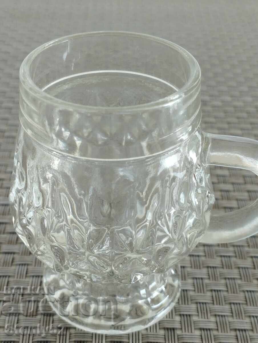 Pahare vechi din sticlă groasă, cu relief, pentru țuică 50 ml cu preț € 12.00 | 23.47 BGN