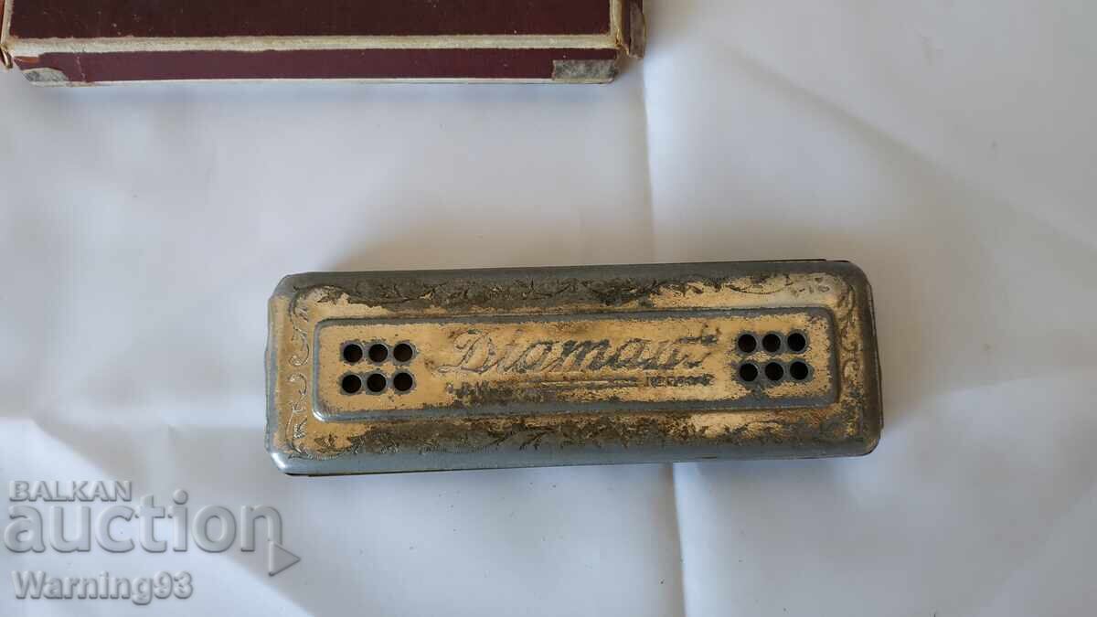 Vechi acordeon german - Diamant D.R.W.Z. - Fabricat în Germania Vechi acordeon german - Diamant D.R.W.Z. - Fabricat în Germania