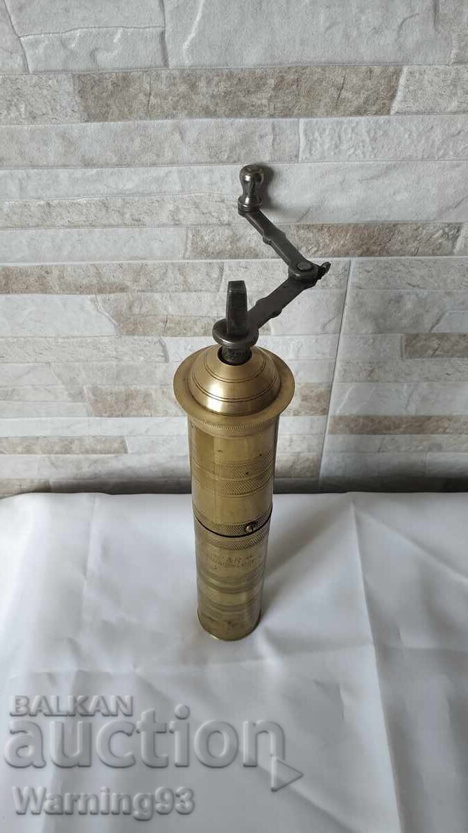 Licitație Veche râșniță de condimente din alamă - turcească - Antichitate Licitație Veche râșniță de condimente din alamă - turcească - Antichitate