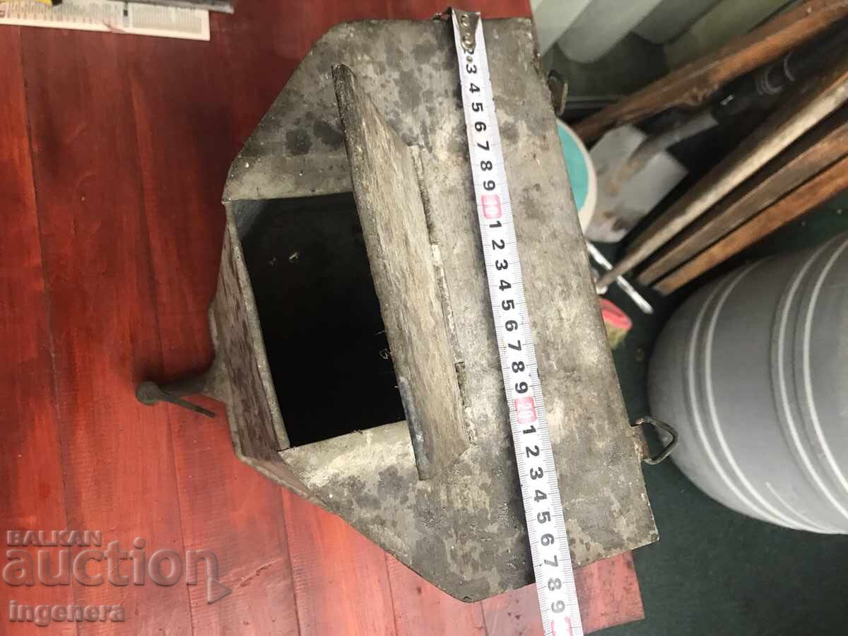 Δημοπρασία Νιπτήρας ρουστίκ κανελί από γαλβανισμένη λαμαρίνα Δημοπρασία Νιπτήρας ρουστίκ κανελί από γαλβανισμένη λαμαρίνα