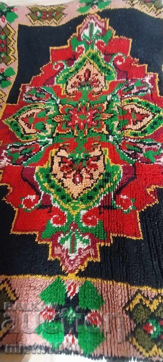 Μάλλινο χαλί με τιμή 90.00 BGN | € 46.02 Μάλλινο χαλί με τιμή 90.00 BGN | € 46.02