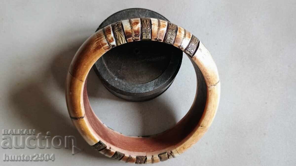 Γρίβνα - 6,6 εκ., ξύλο και κόκκαλο, επένδυση με τιμή 54.95 BGN | € 28.10 Γρίβνα - 6,6 εκ., ξύλο και κόκκαλο, επένδυση με τιμή 54.95 BGN | € 28.10