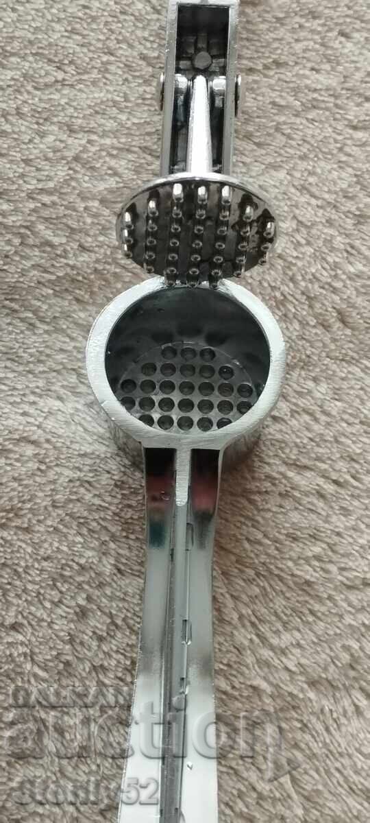 Garlic press - new with price 12.00 BGN | € 6.14 Garlic press - new with price 12.00 BGN | € 6.14