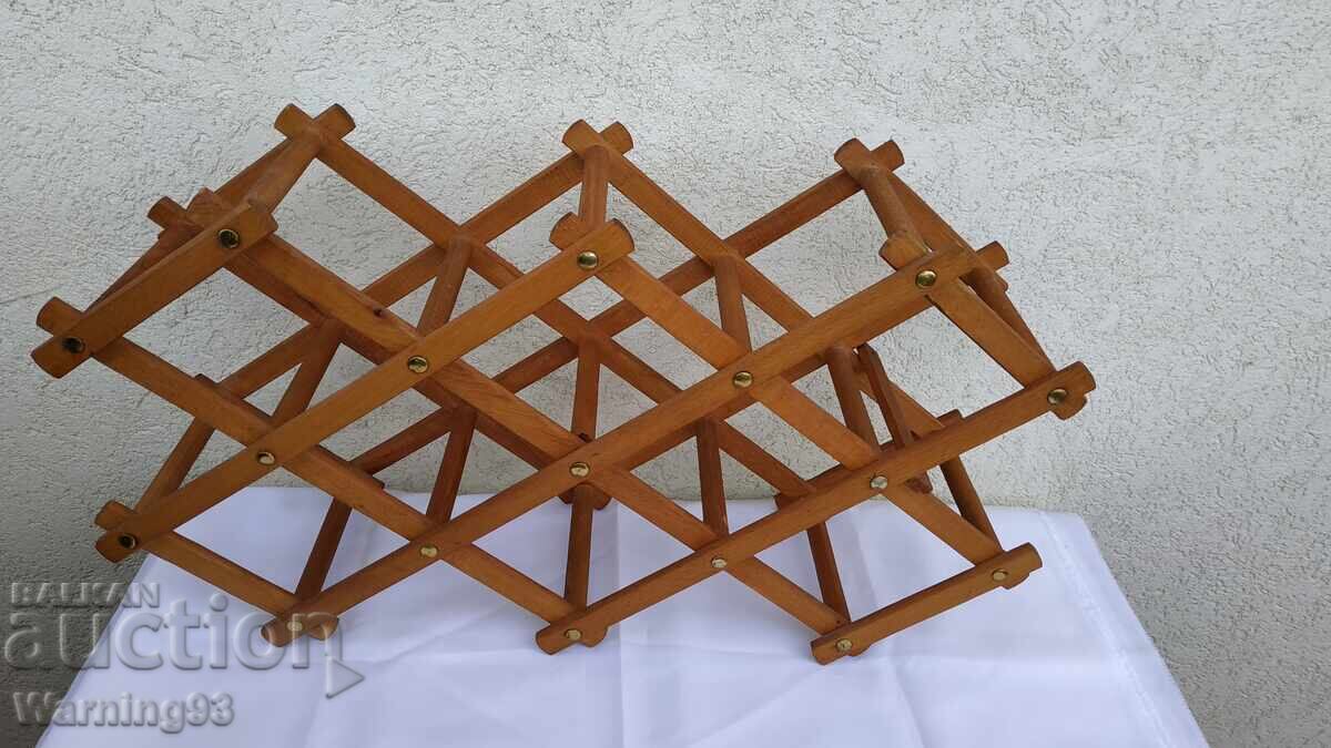Suport/Raft vechi din lemn pentru sticle de vin cu preț 55.00 BGN | € 28.12