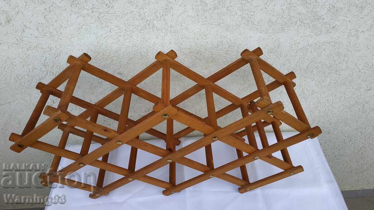 Παράδοση Παλιά ξύλινη βάση / ράφι για μπουκάλια κρασιού Παράδοση Παλιά ξύλινη βάση / ράφι για μπουκάλια κρασιού