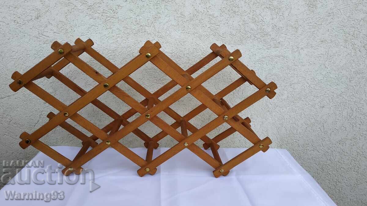 Παλιά ξύλινη βάση / ράφι για μπουκάλια κρασιού Παλιά ξύλινη βάση / ράφι για μπουκάλια κρασιού