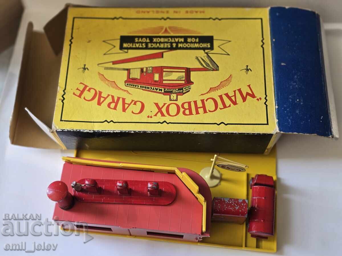 MATCHBOX LESNEY - MG1 ESSO Service Station/Garage With Pumps - 5