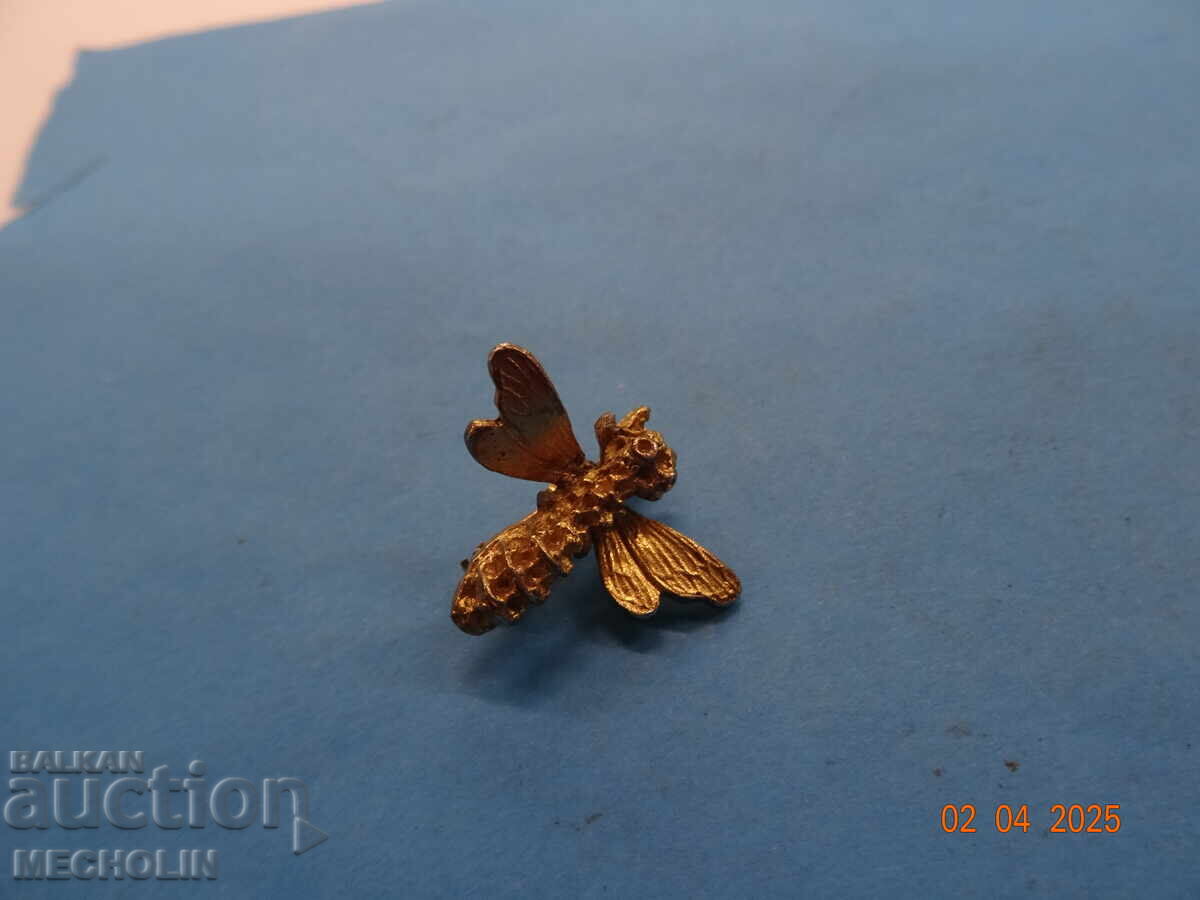 Auction Collector's Badges Old Bee Auction Collector's Badges Old Bee