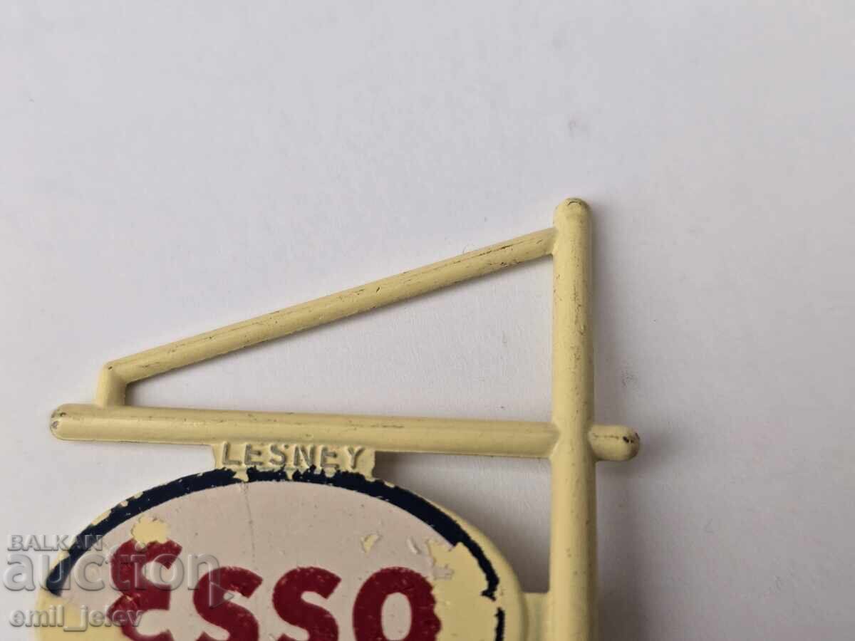 Доставка на MATCHBOX LESNEY- Accessory Pack No1 Esso Petrol Pumps Доставка на MATCHBOX LESNEY- Accessory Pack No1 Esso Petrol Pumps