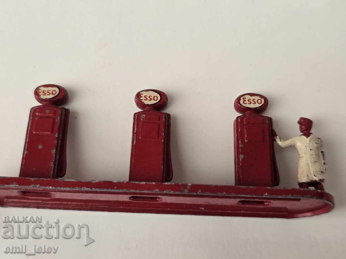 MATCHBOX LESNEY- Accessory Pack No1 Esso Petrol Pumps - 5 MATCHBOX LESNEY- Accessory Pack No1 Esso Petrol Pumps - 5