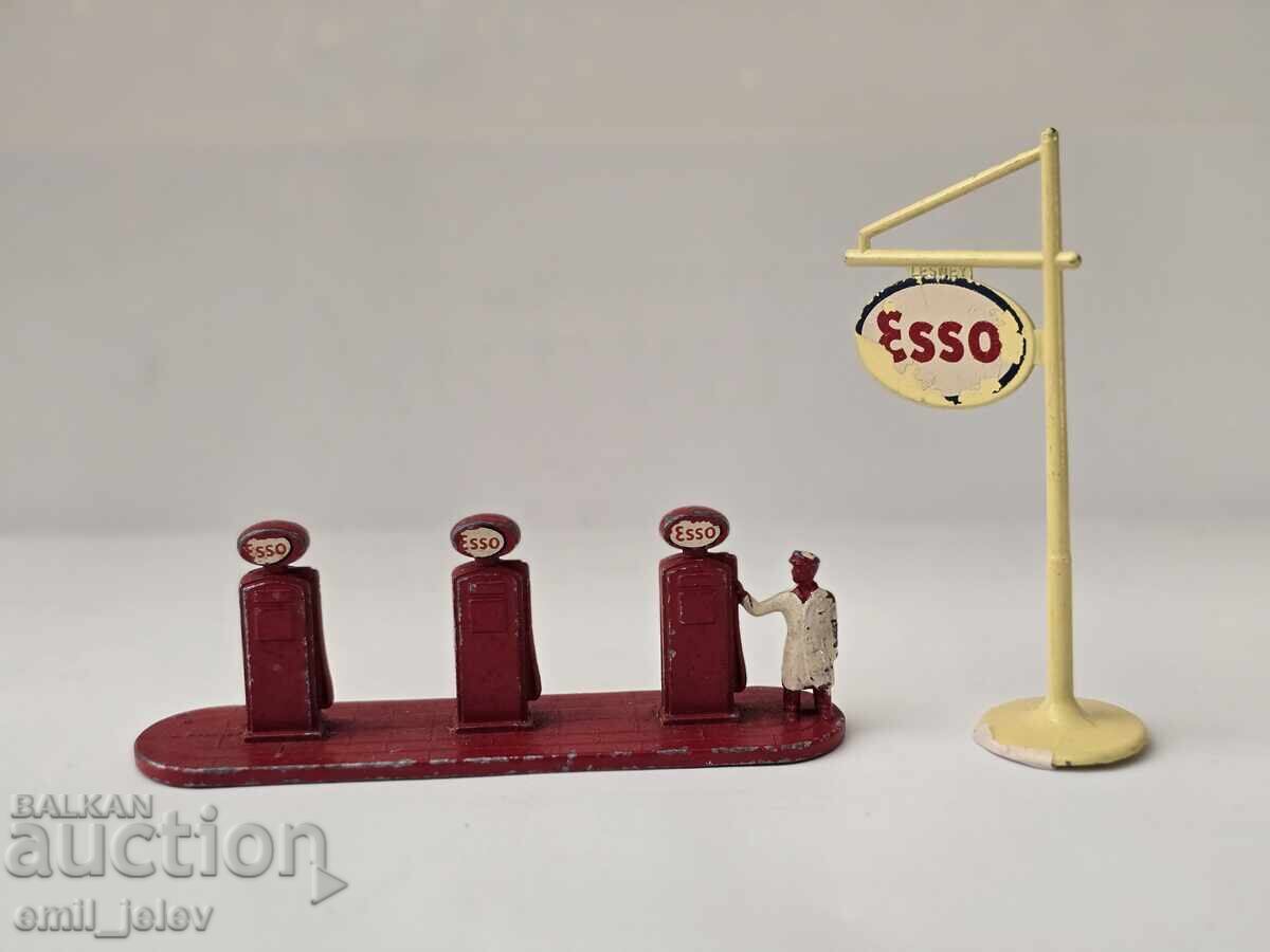 MATCHBOX LESNEY- Accessory Pack No1 Esso Petrol Pumps MATCHBOX LESNEY- Accessory Pack No1 Esso Petrol Pumps