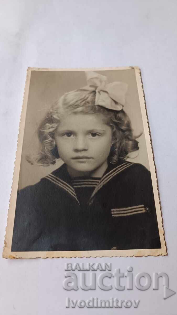 Снимка Младо момиче Снимка Младо момиче