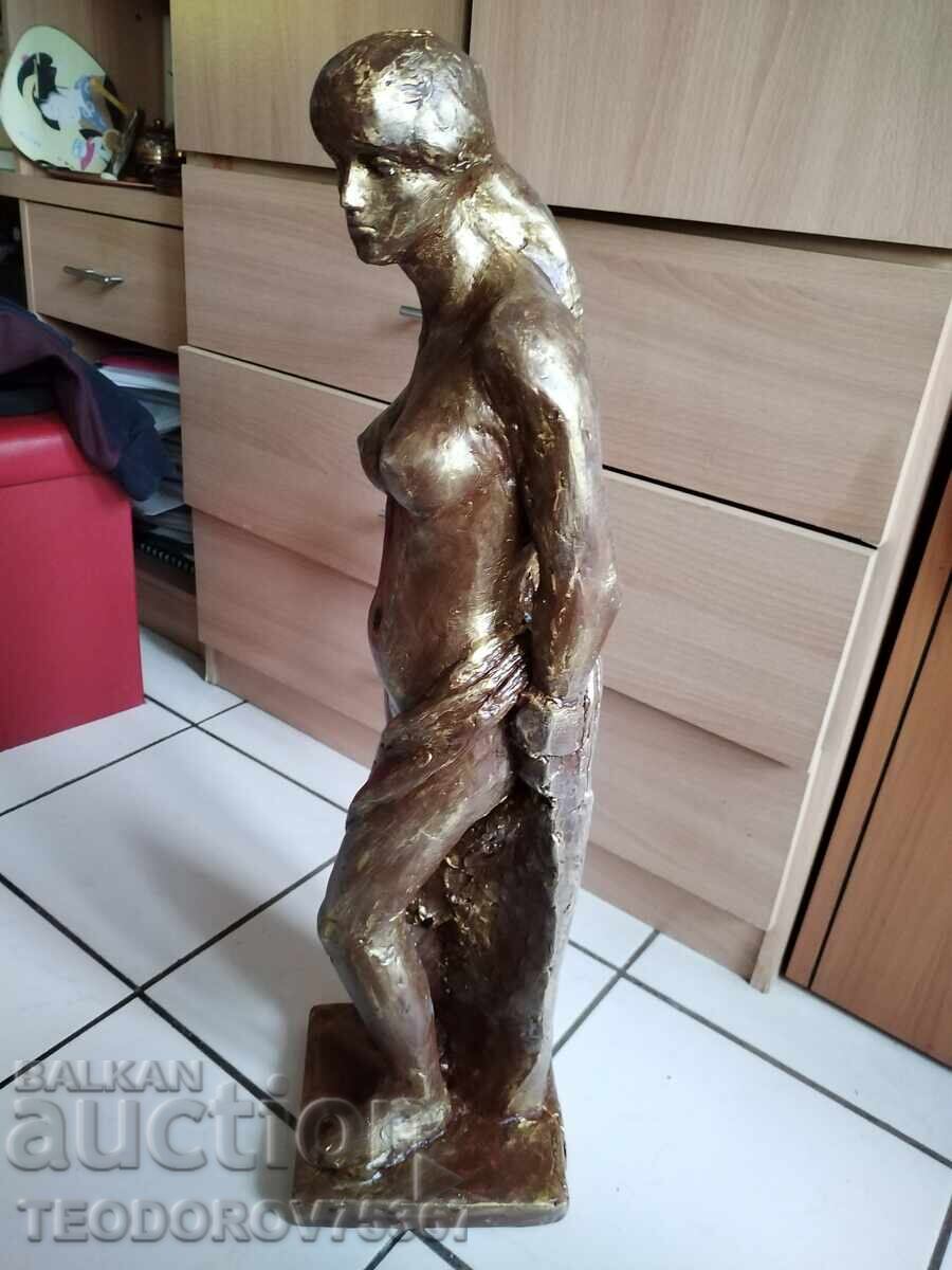 Statuie de fată Statuie de fată