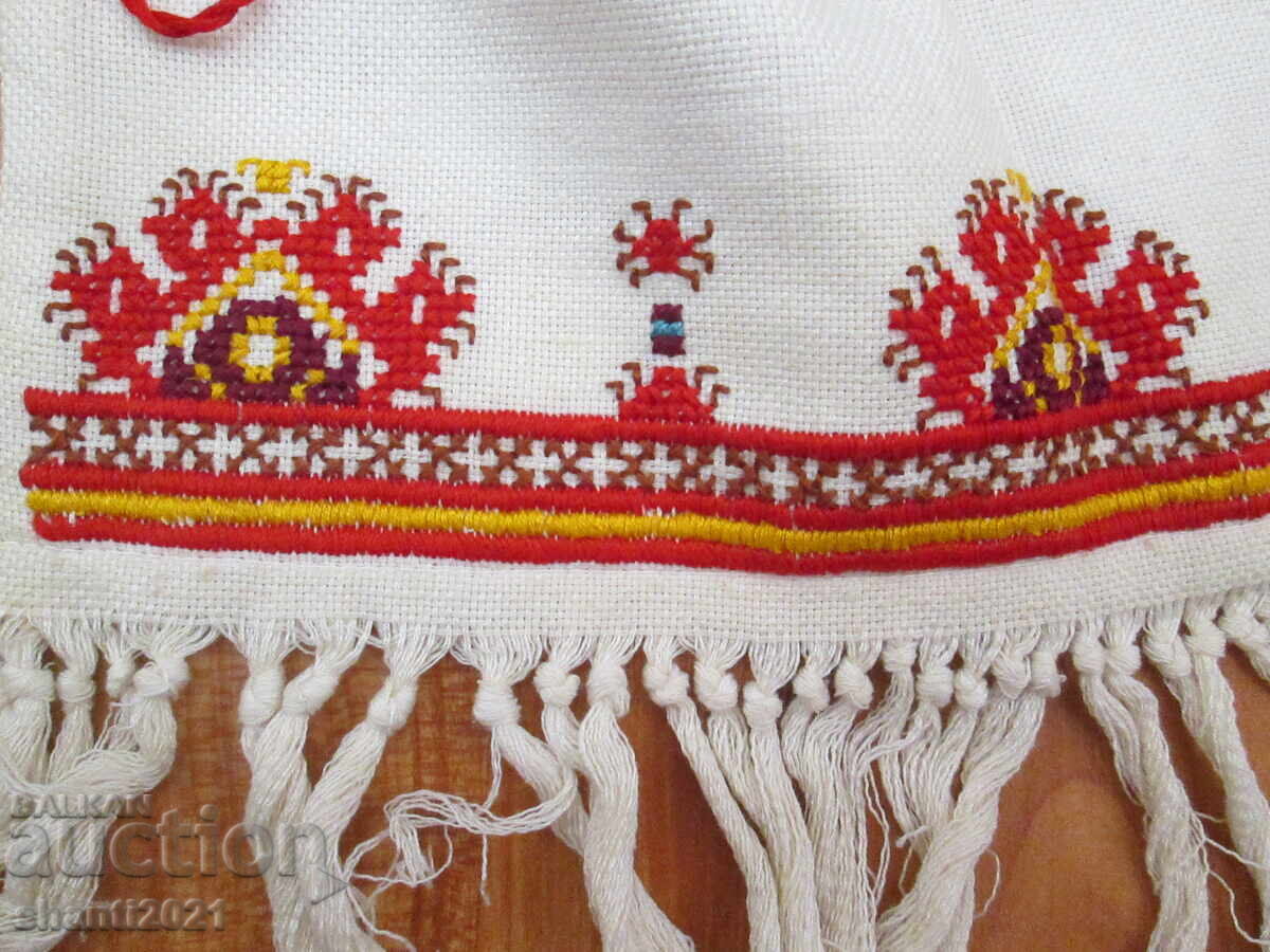 Нова торба, чанта, ръчна бродерия ,фолк мотиви с цена 29.00 лв. | € 14.83