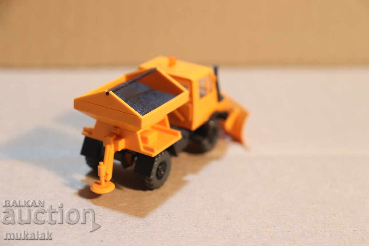 Delivery of WIKING 1:87 H0 MERCEDES UNIMOG MODEL TRUCK TIR Delivery of WIKING 1:87 H0 MERCEDES UNIMOG MODEL TRUCK TIR