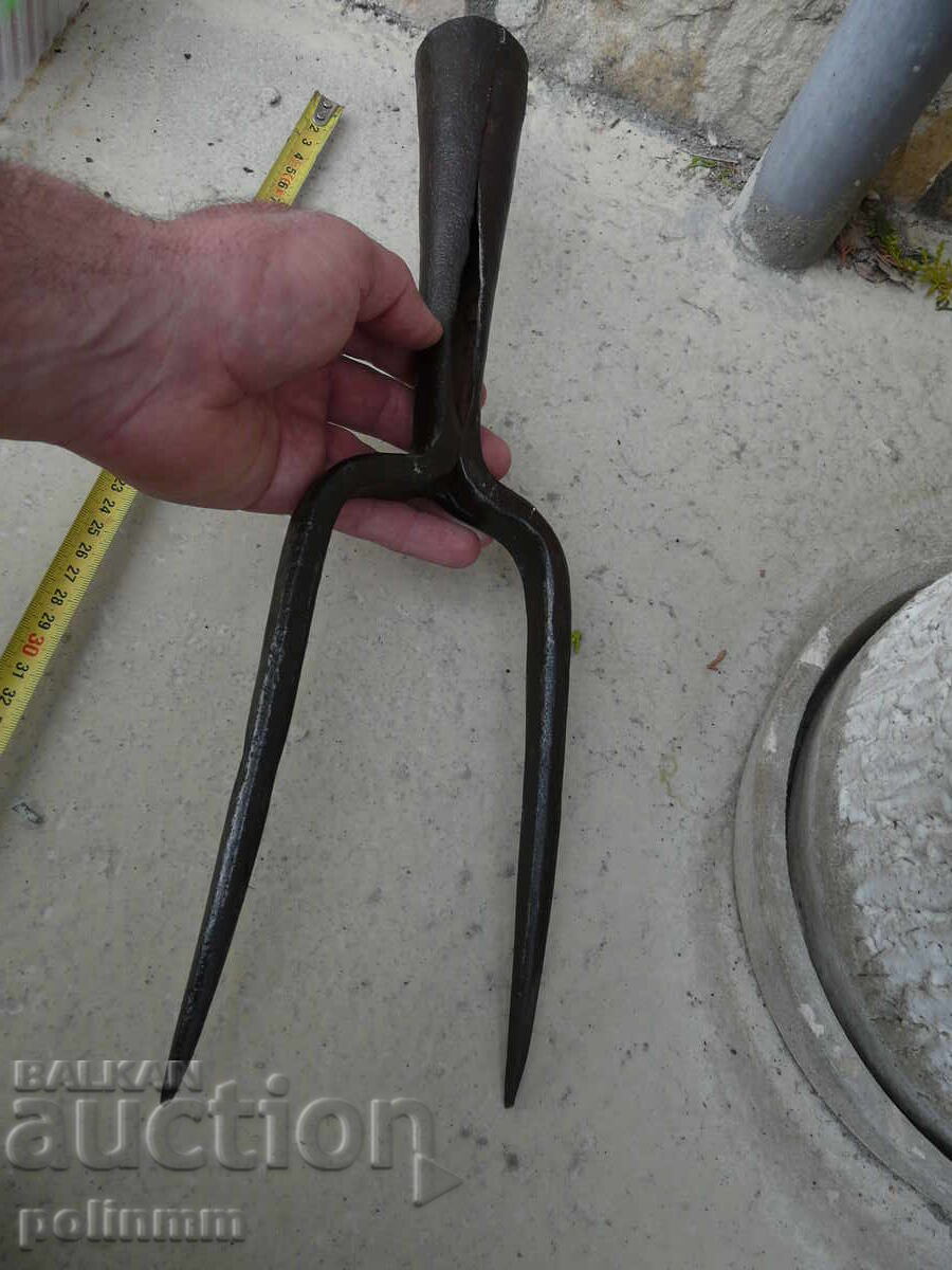 Masivă daltă forjată cu două dinți cu preț 35.00 BGN | € 17.90