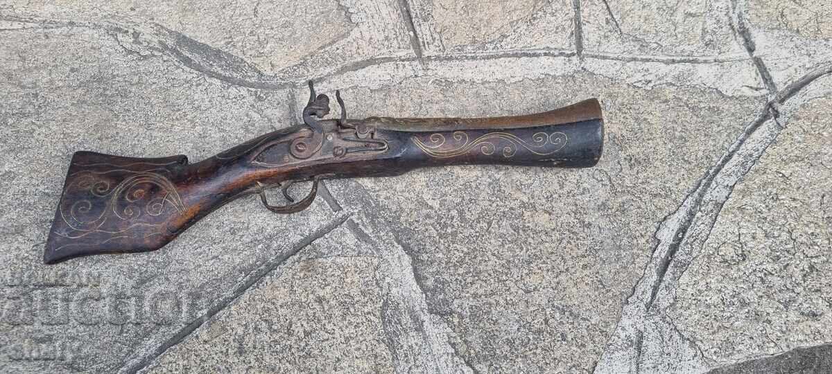 Pistol vechi cu cremene. Trombon