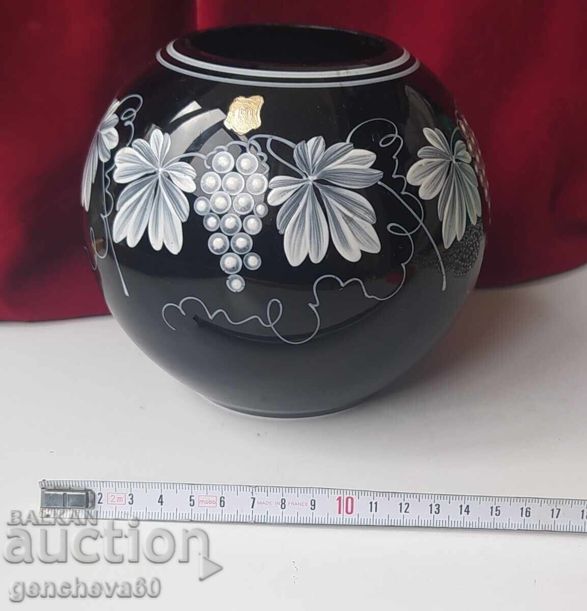 Vază sferică/glob, pictată cu cristale cu preț € 10.00 | 19.56 BGN