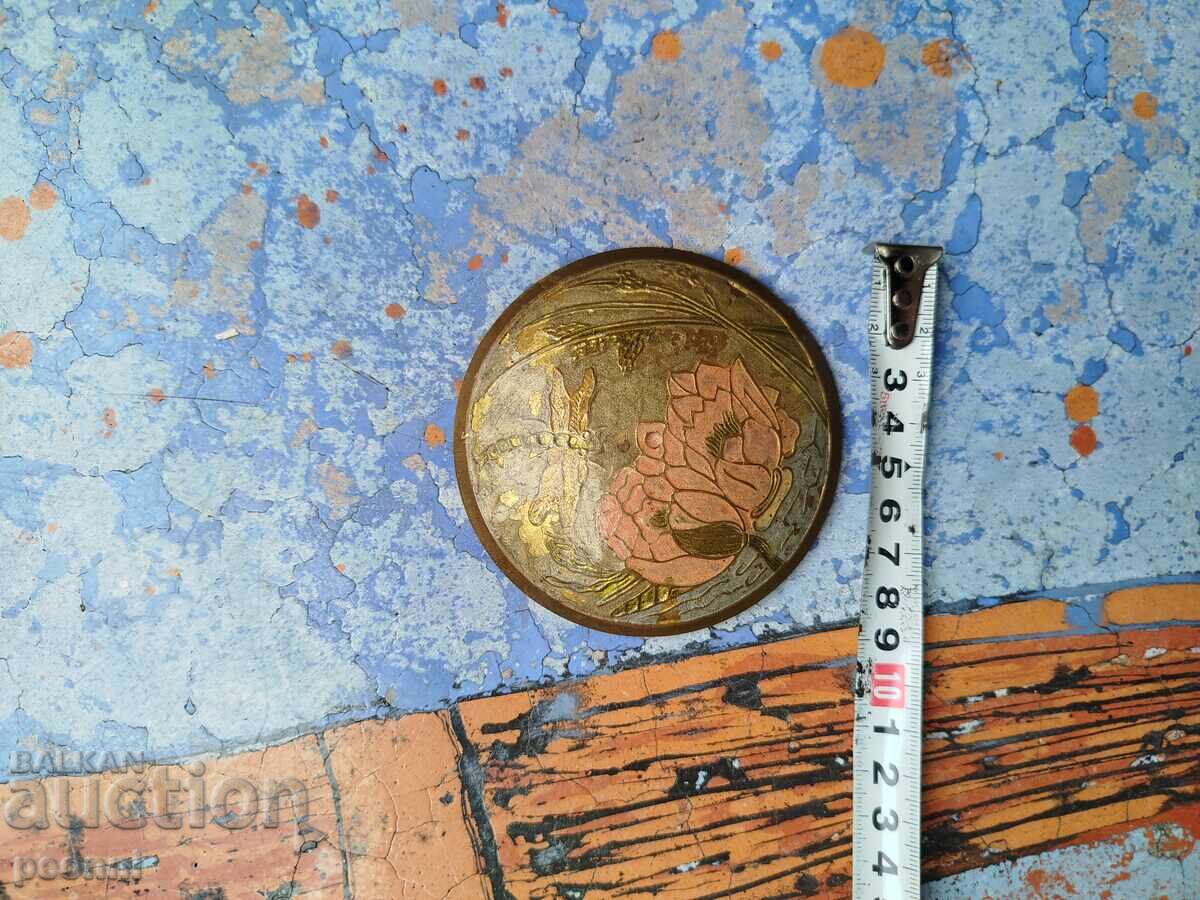 Χάλκινο καπάκι με σμάλτο Χάλκινο καπάκι με σμάλτο