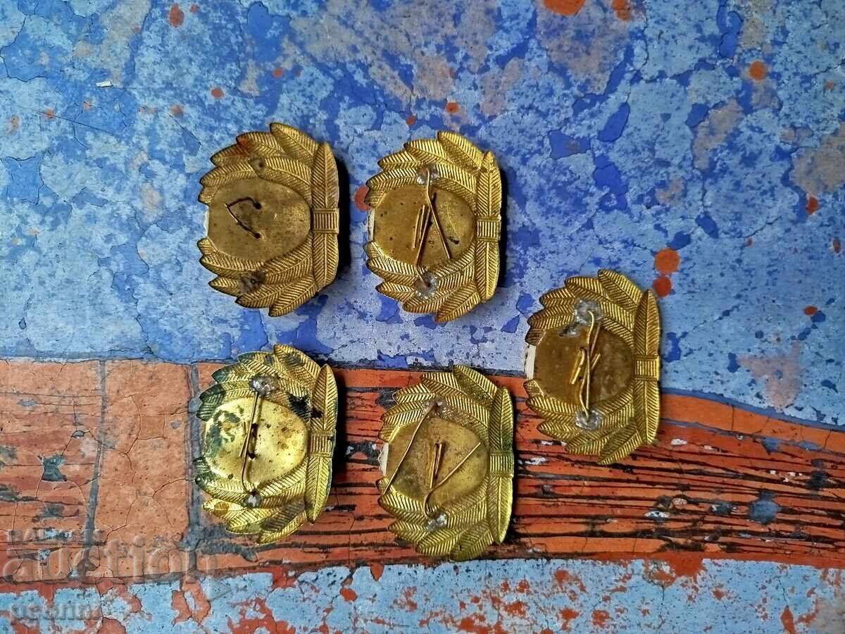 O mulțime de cocarde cu preț 10.00 BGN | € 5.11 O mulțime de cocarde cu preț 10.00 BGN | € 5.11