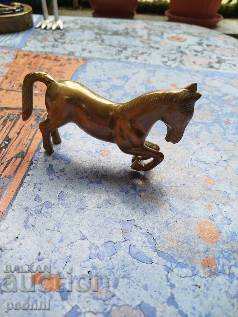 Παλαιό χάλκινο άλογο Παλαιό χάλκινο άλογο