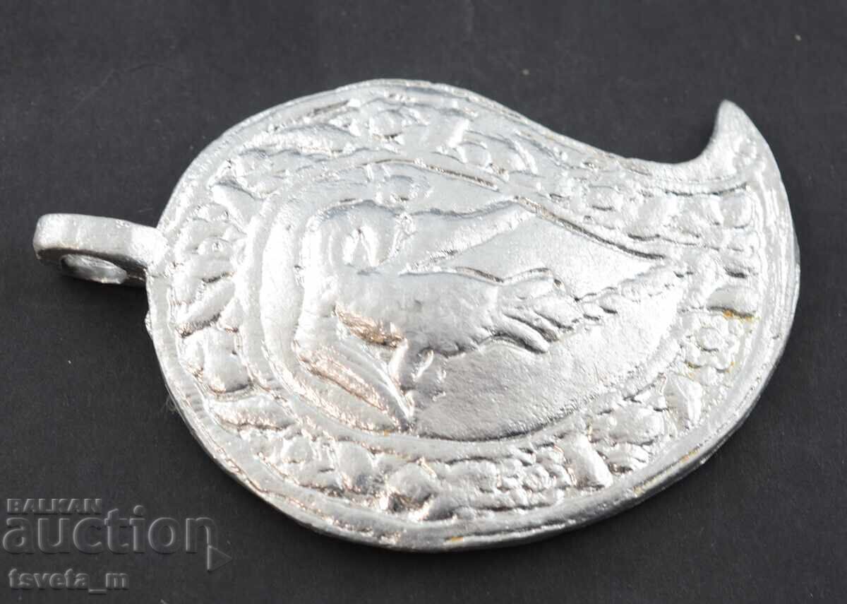 Metal 1/2 clasp for folk costume