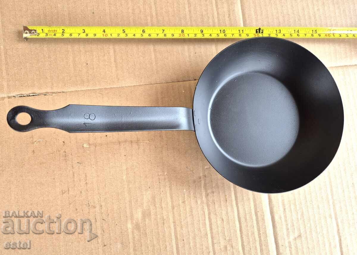 Auction  Frying pan, copper decoration