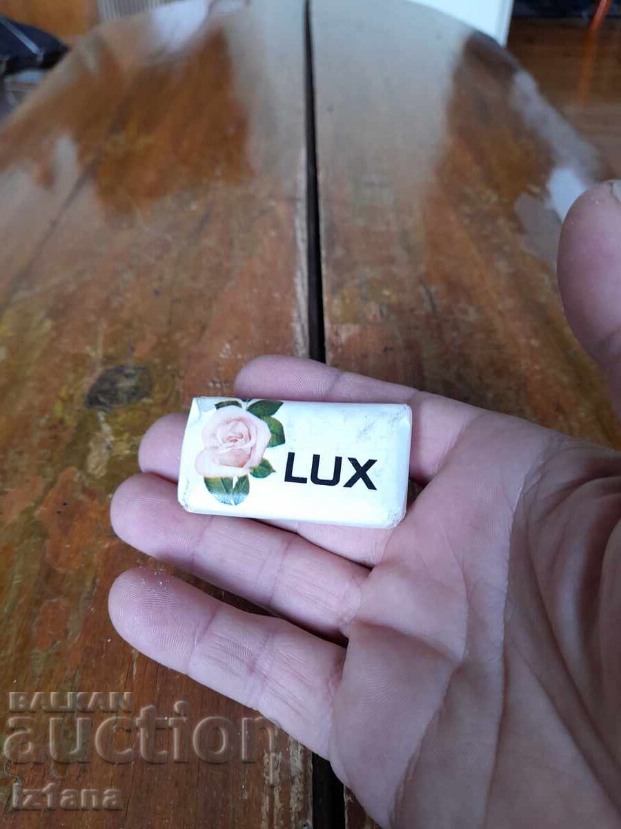 Стар Хотелски сапун Lux с цена 16.00 лв. | € 8.18