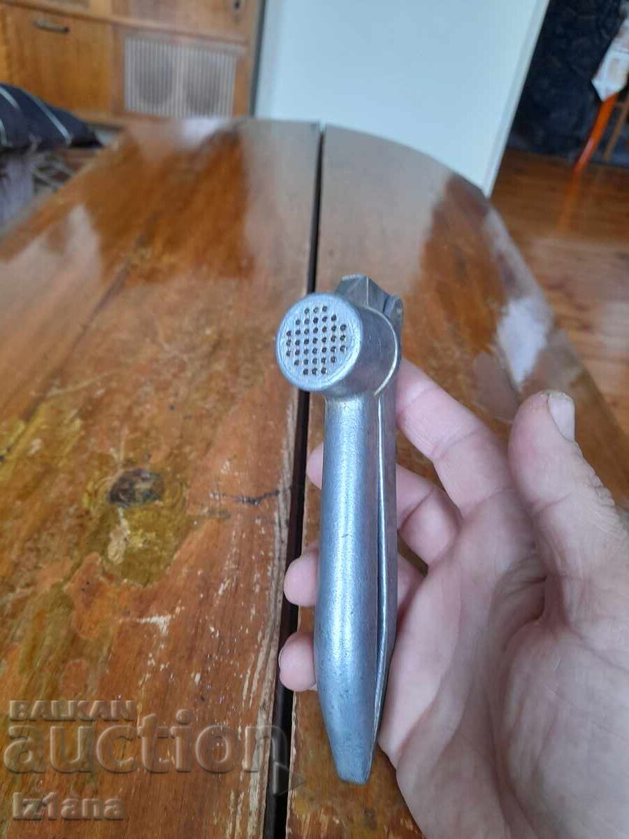 Доставка на Стара алуминиева преса за чесън