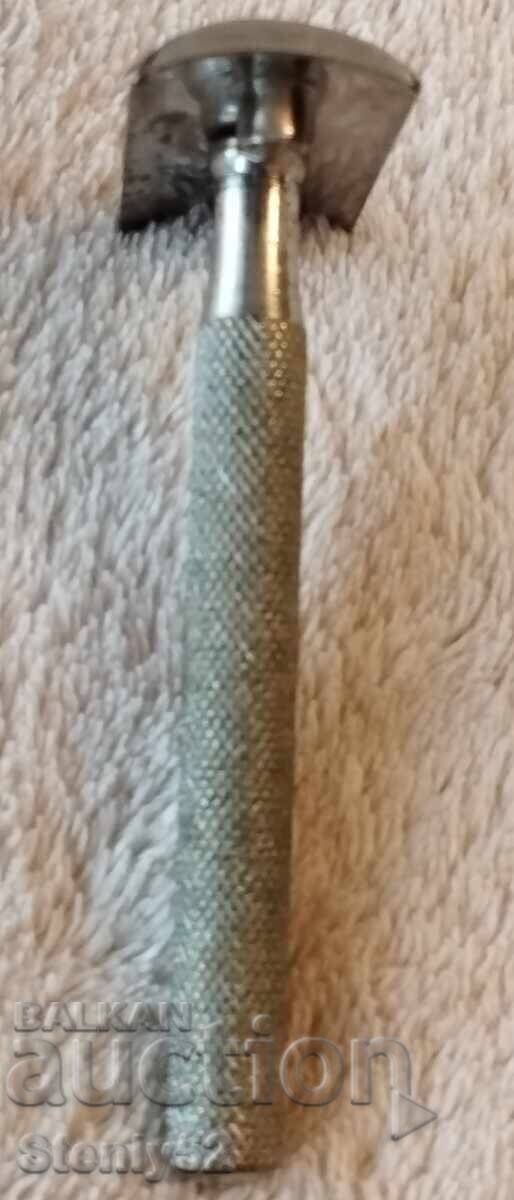 Стара  месингова самобръсначка без гребен отдолу. с цена 10.00 лв. | € 5.11