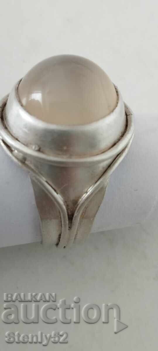 Inel de argint cu piatră de lună greutate 6.34 gr