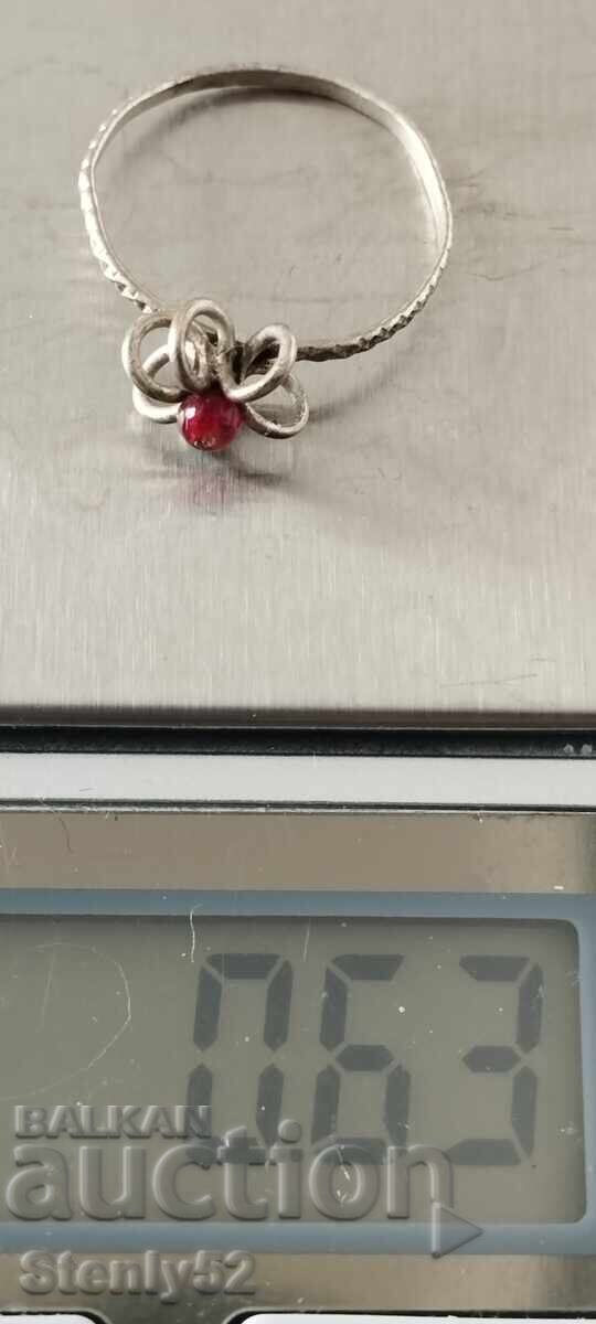 Ασημένιο δαχτυλίδι με ρουμπίνι 0.63 γρ Ασημένιο δαχτυλίδι με ρουμπίνι 0.63 γρ