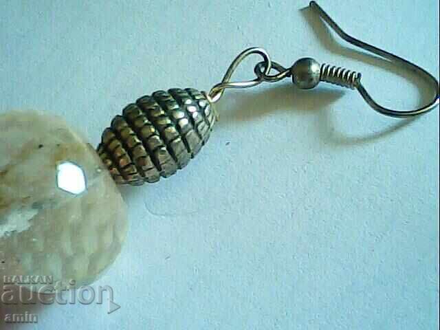 Vechi, frumoase, fațetate, pietre cu preț 12.00 BGN | € 6.14