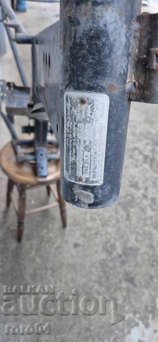 MZ - ETZ - 250 - CADRU - EXCELENT cu preț 121.50 BGN | € 62.12