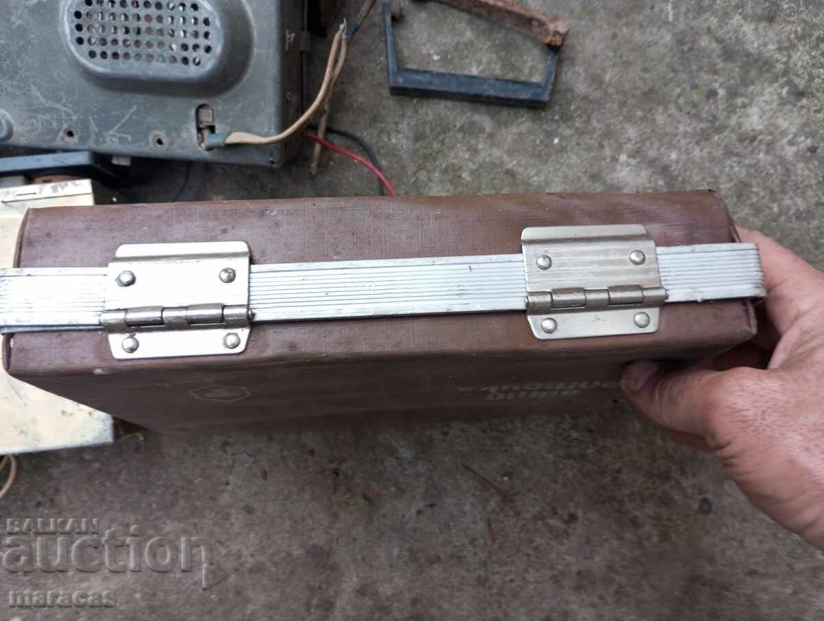 Παλιά ραδιά για ρετρό αυτοκίνητα και φαρμακείο αυτοκινήτου - 5 Παλιά ραδιά για ρετρό αυτοκίνητα και φαρμακείο αυτοκινήτου - 5