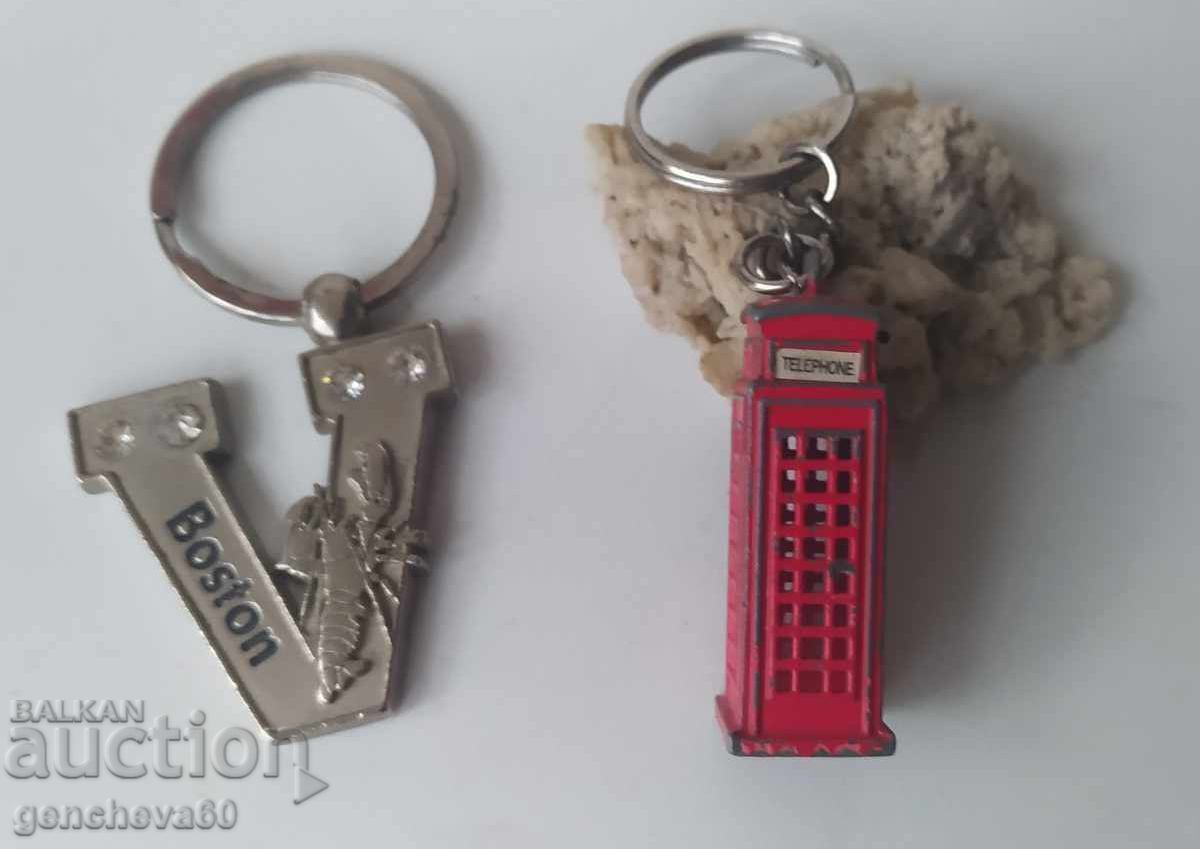 Livrarea Breloc metalic argintiu Boston și altul