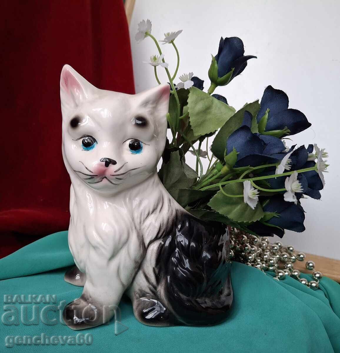 Black and white porcelain cat with a bouquet/cachepot - 6