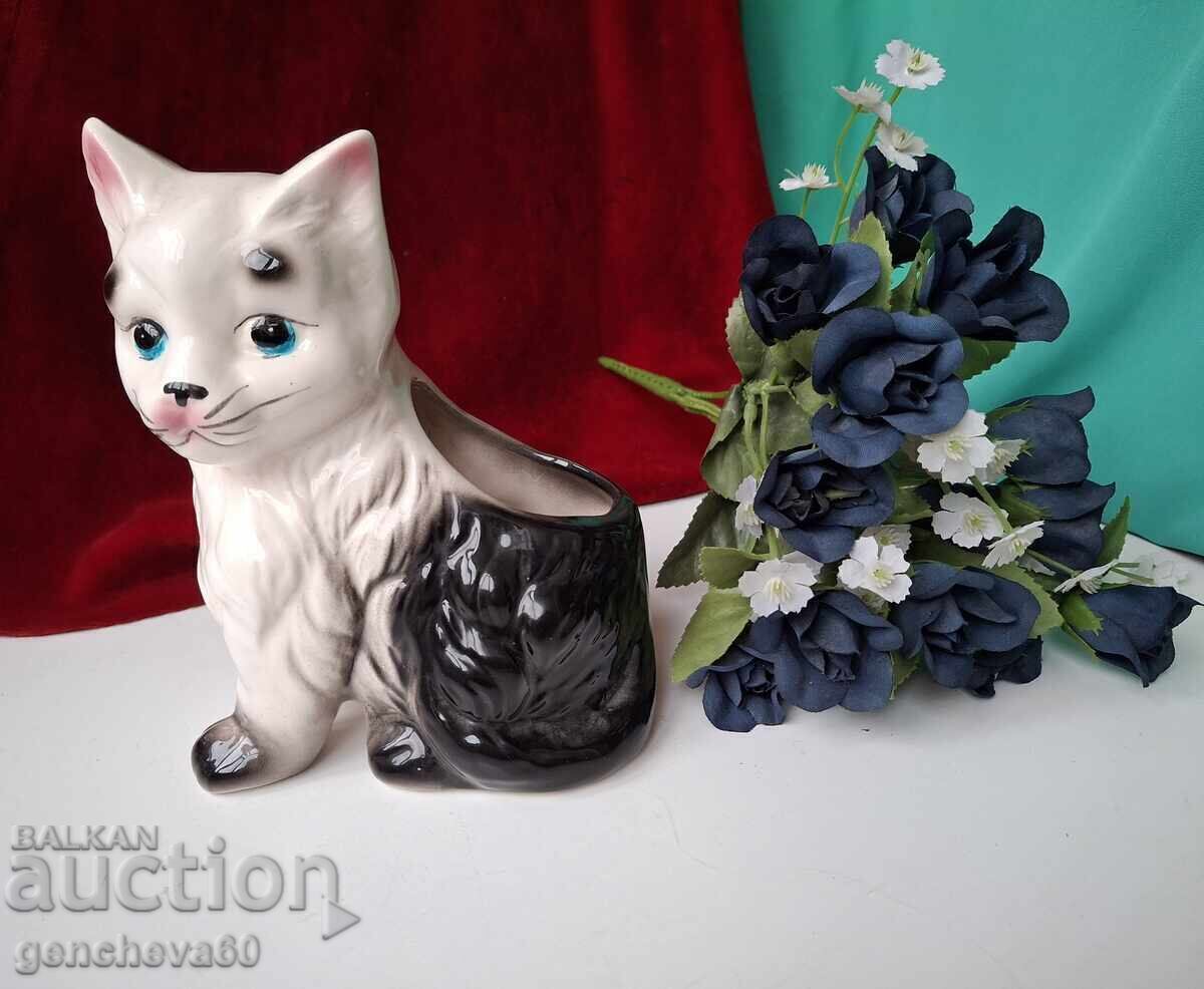 Black and white porcelain cat with a bouquet/cachepot - 7