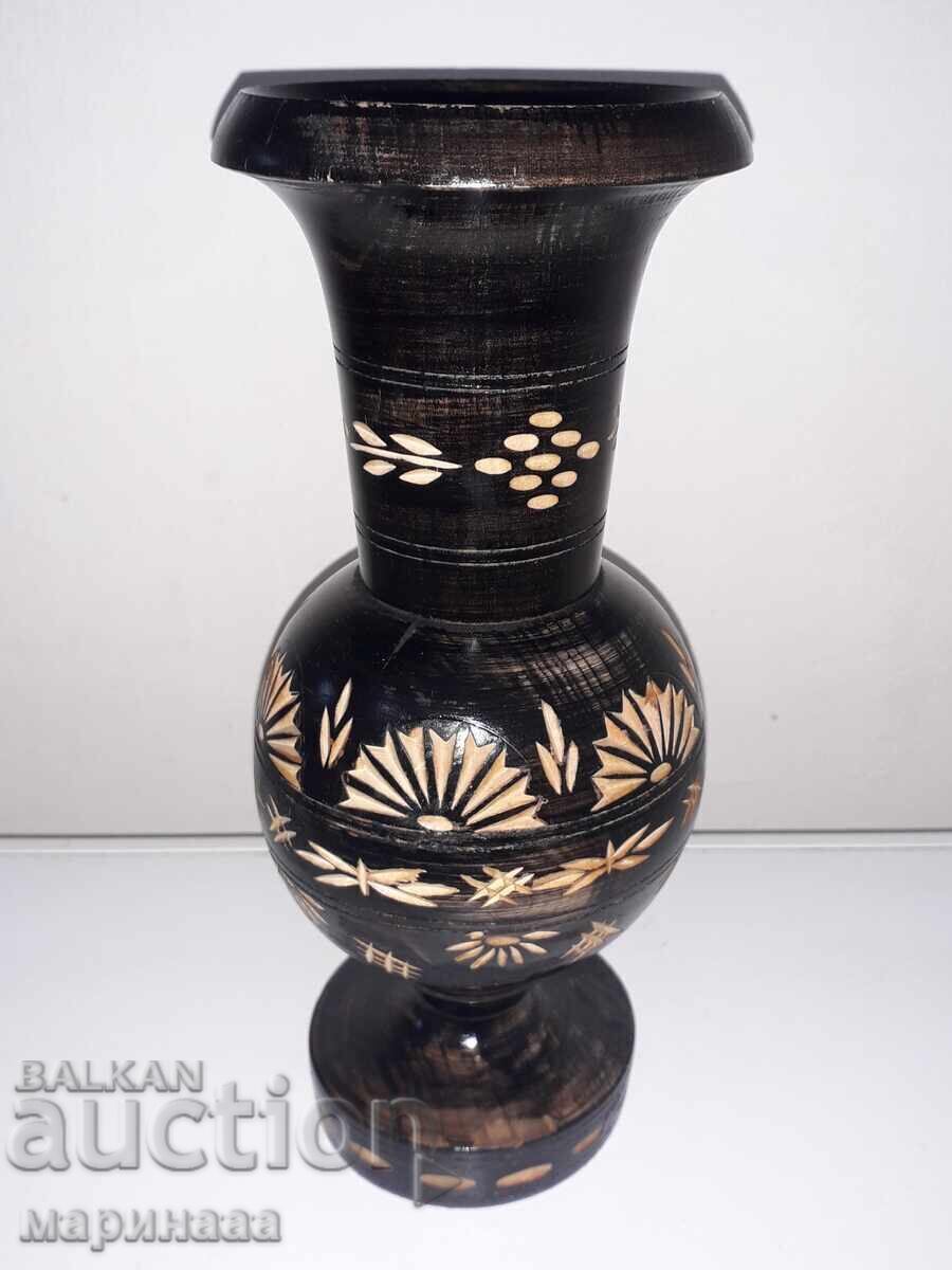 Auction  OLD VASE. WOOD. 747 GR